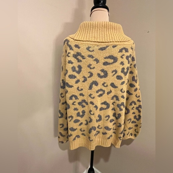 Easel Shawl Neck Sweater Gold Size
S Off the Shoulder Leopard Print
Cozy, medium - Picture 3 of 9
